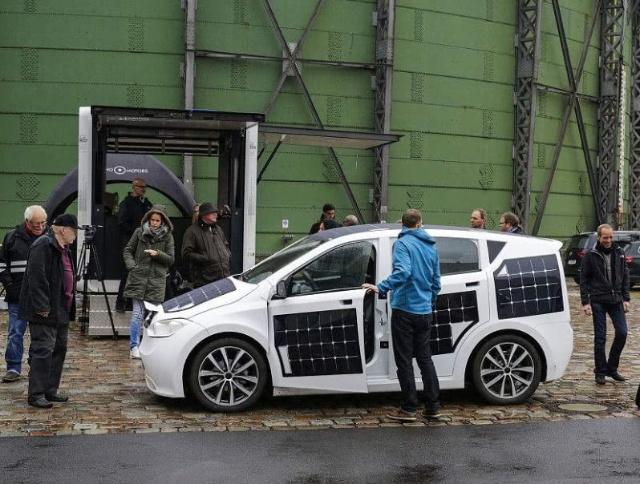 I nuovi veicoli energetici realizzano la generazione e lo stoccaggio automatici di batterie